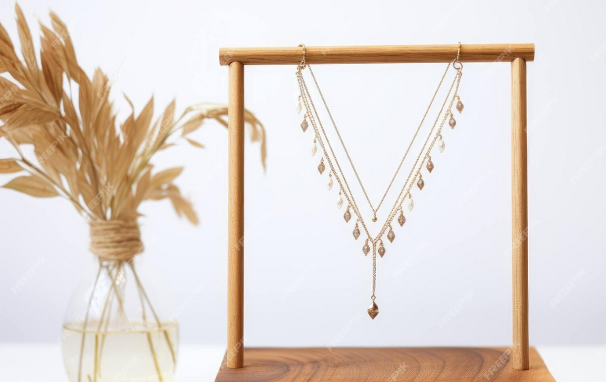 Wooden jewelry holder